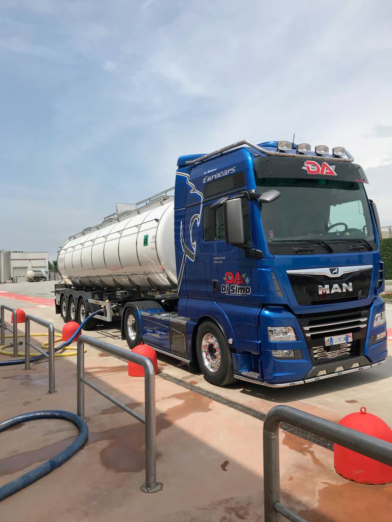 di-simo-autotrasporti-trasporto-acqua-potabile-carico-cisterna Autotrasporti Di SImo trasporto acqua potabile, carico cisterna